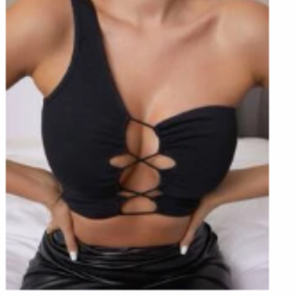 One shoulder crop top